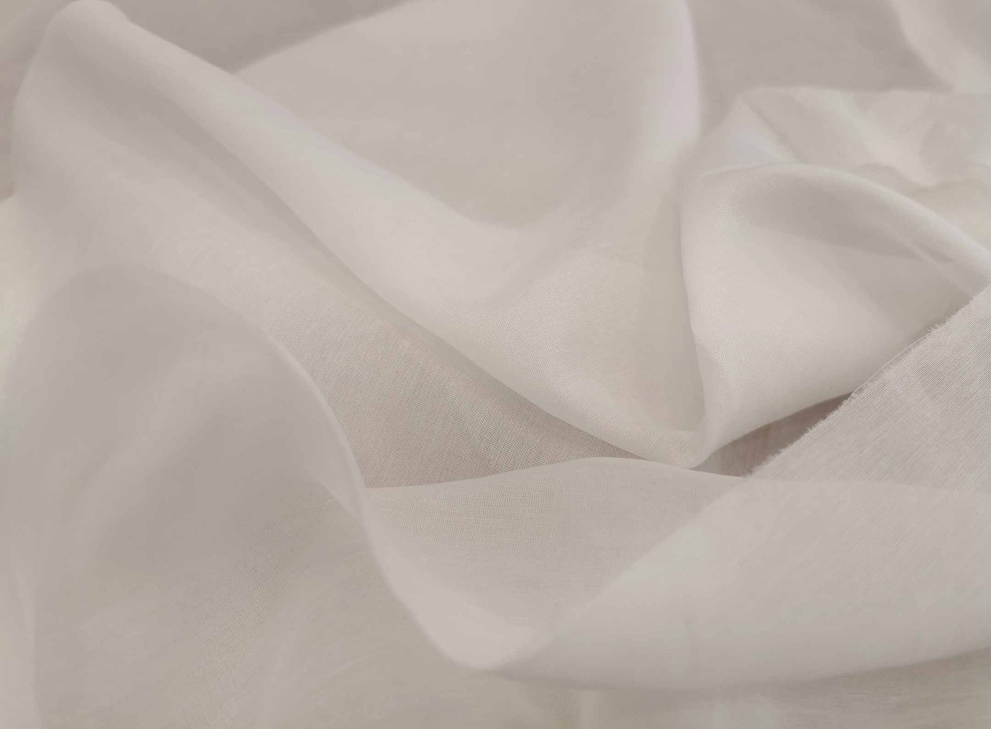 אריג כותנה דקה לבנה