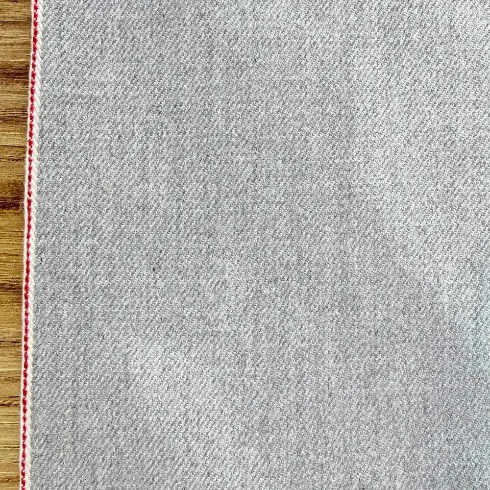 ג'ינס יפני אפור