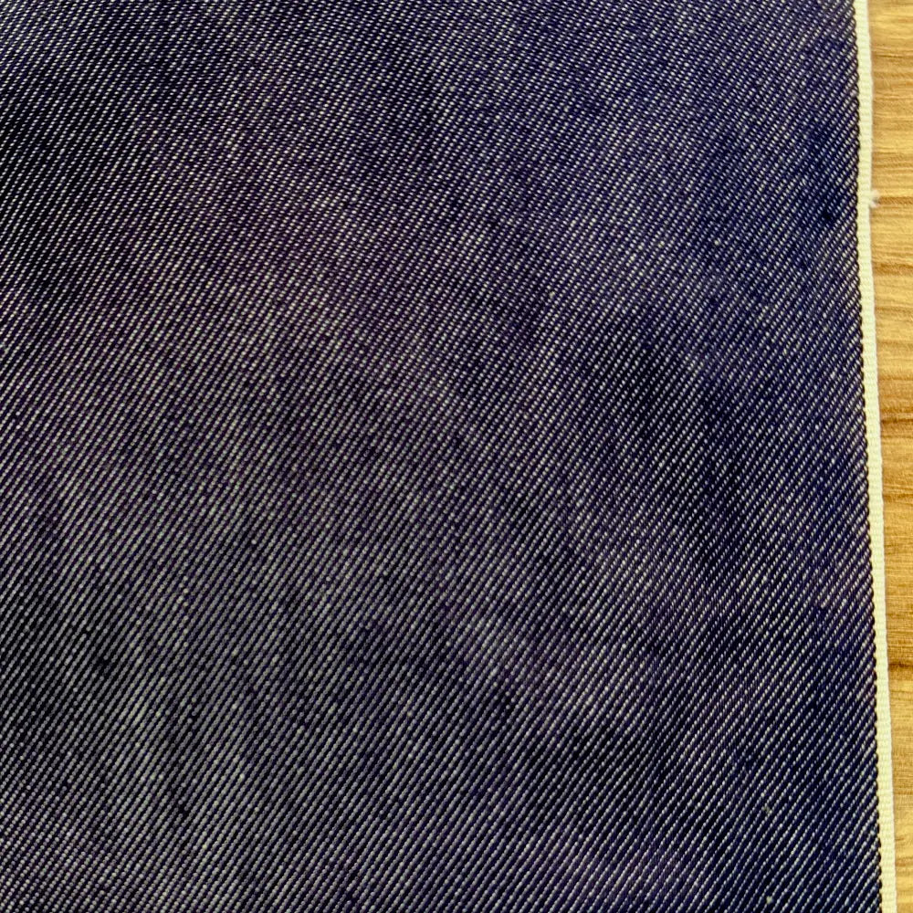 ג'ינס יפני כחול כהה