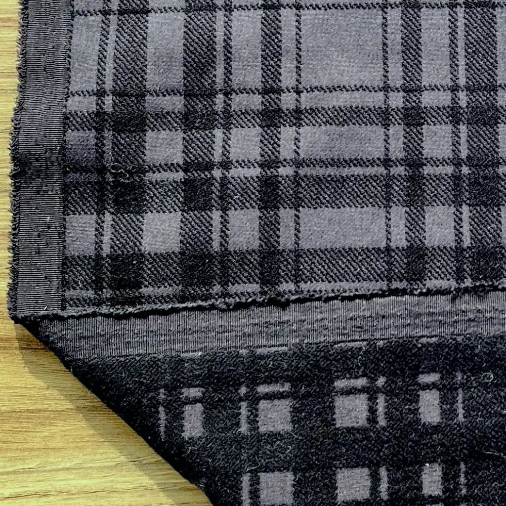 אריג בטקסטורה של פלוק בדוגמת משבצות שחור