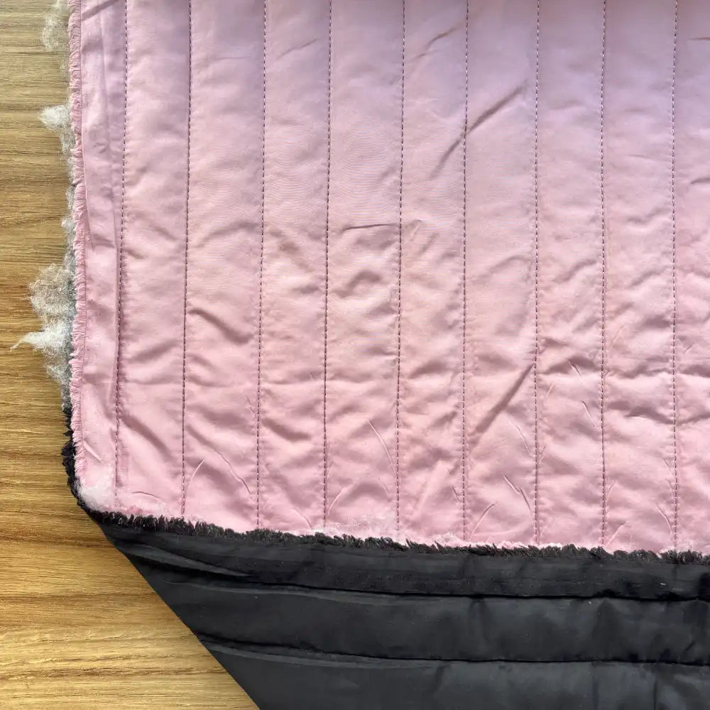 קווילט שחור דו צדדי/ צבע חזק ורוד