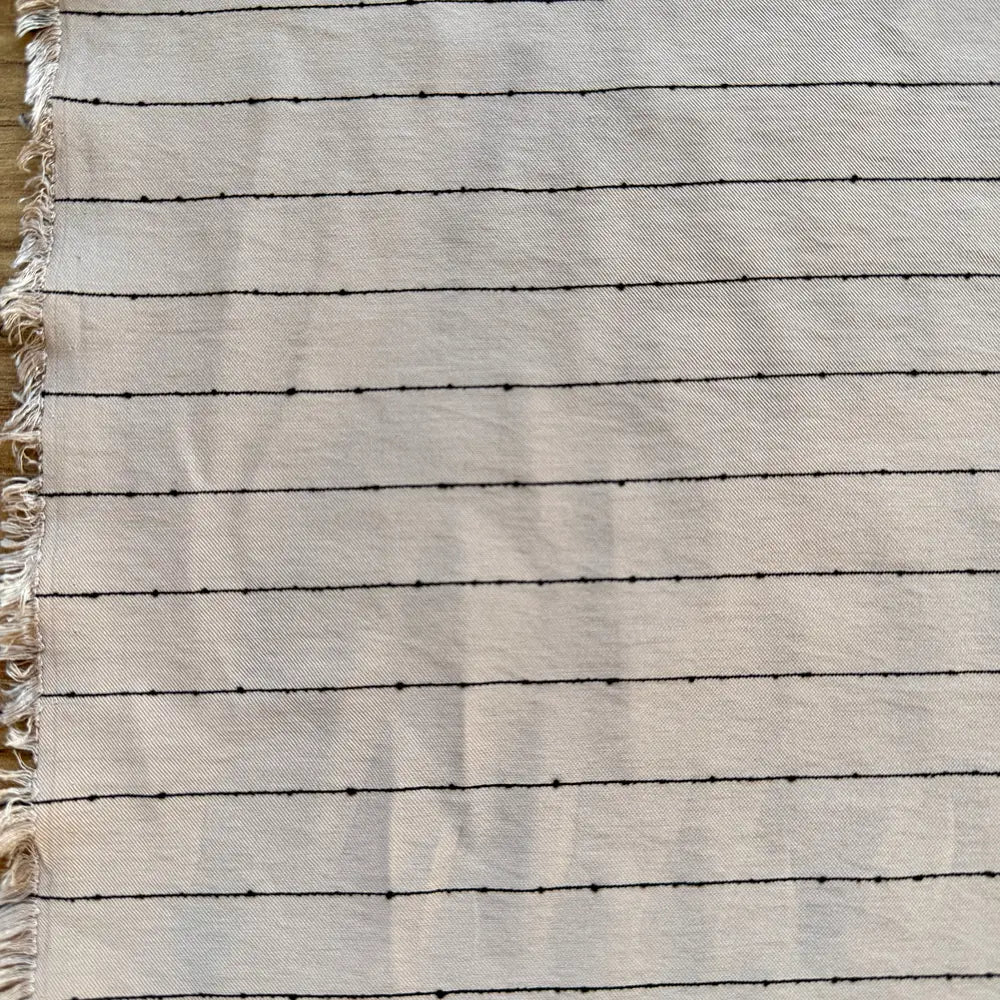 ויסקוזה בפסי סיכה שחורים
