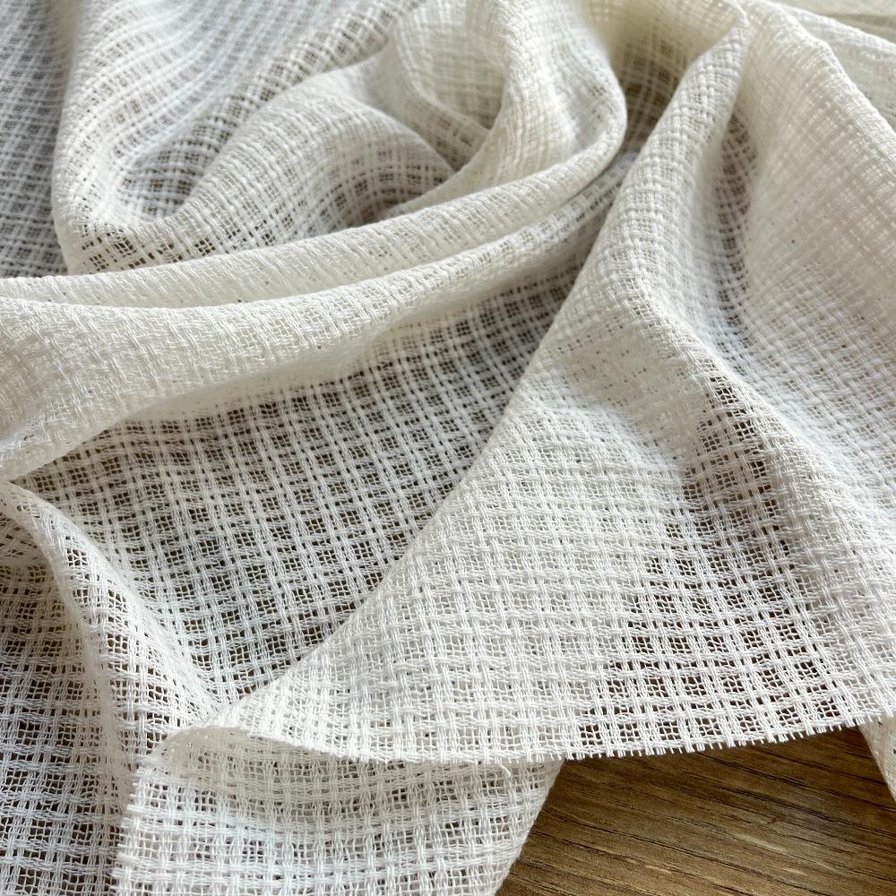 אריג רישתי לבן במרקם טבעי