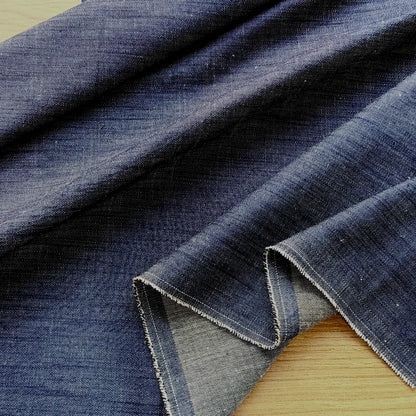 ג'ינס כחול כהה