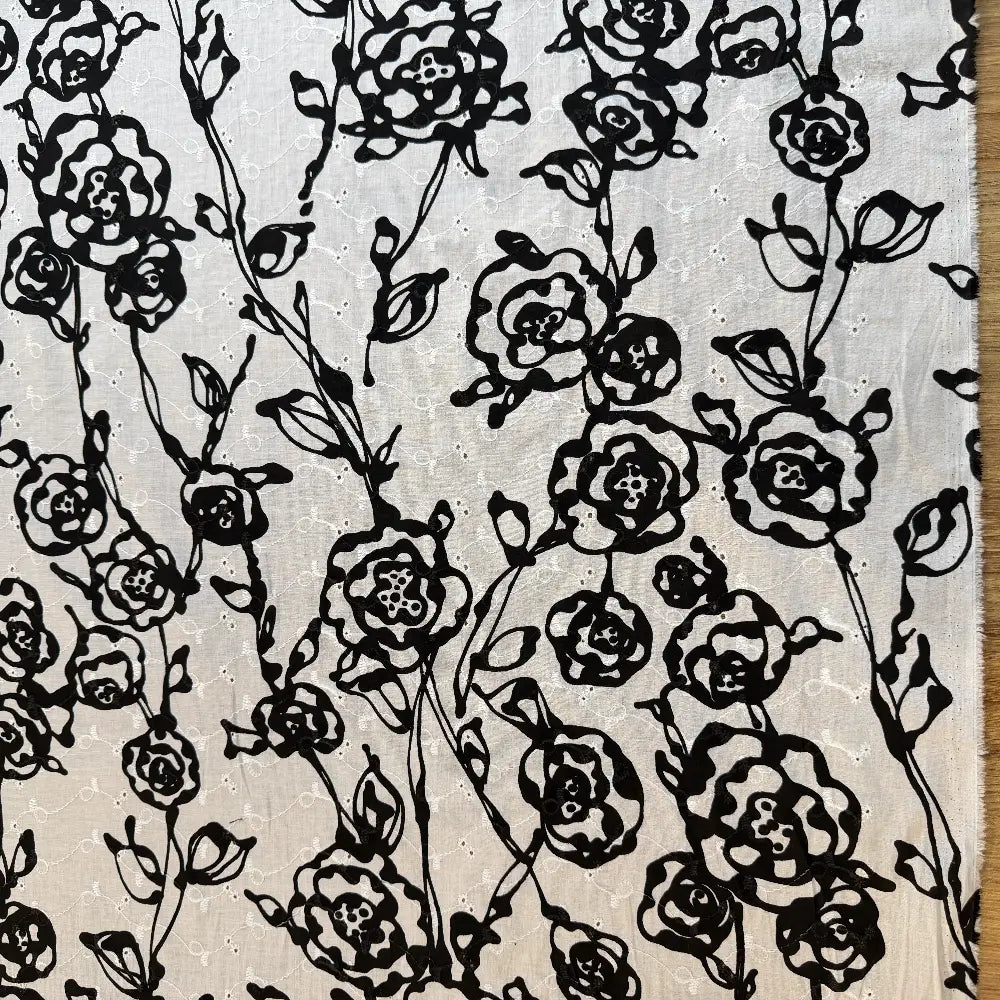 בד תחרה שוויצרית פרחונית קלאסית