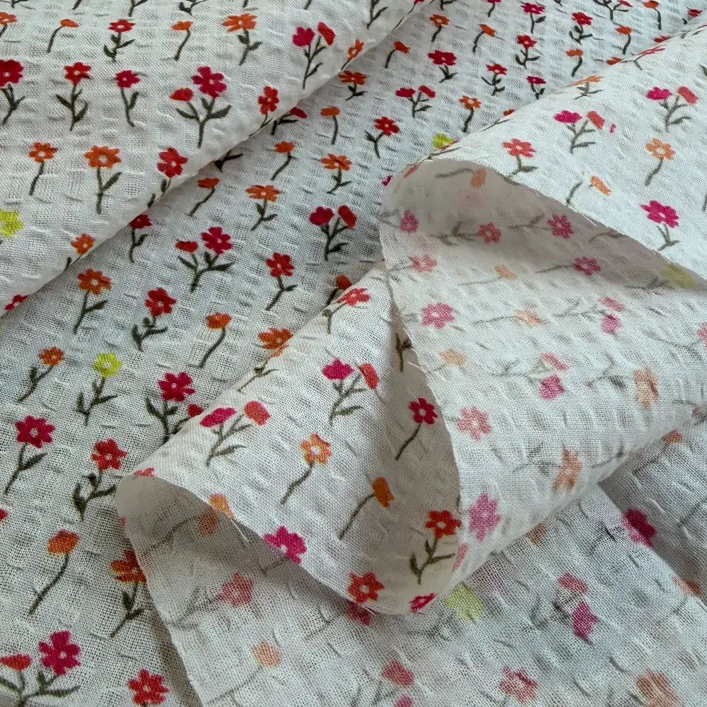 בד כותנה סירסאקר פרחוני בגוונים חמים