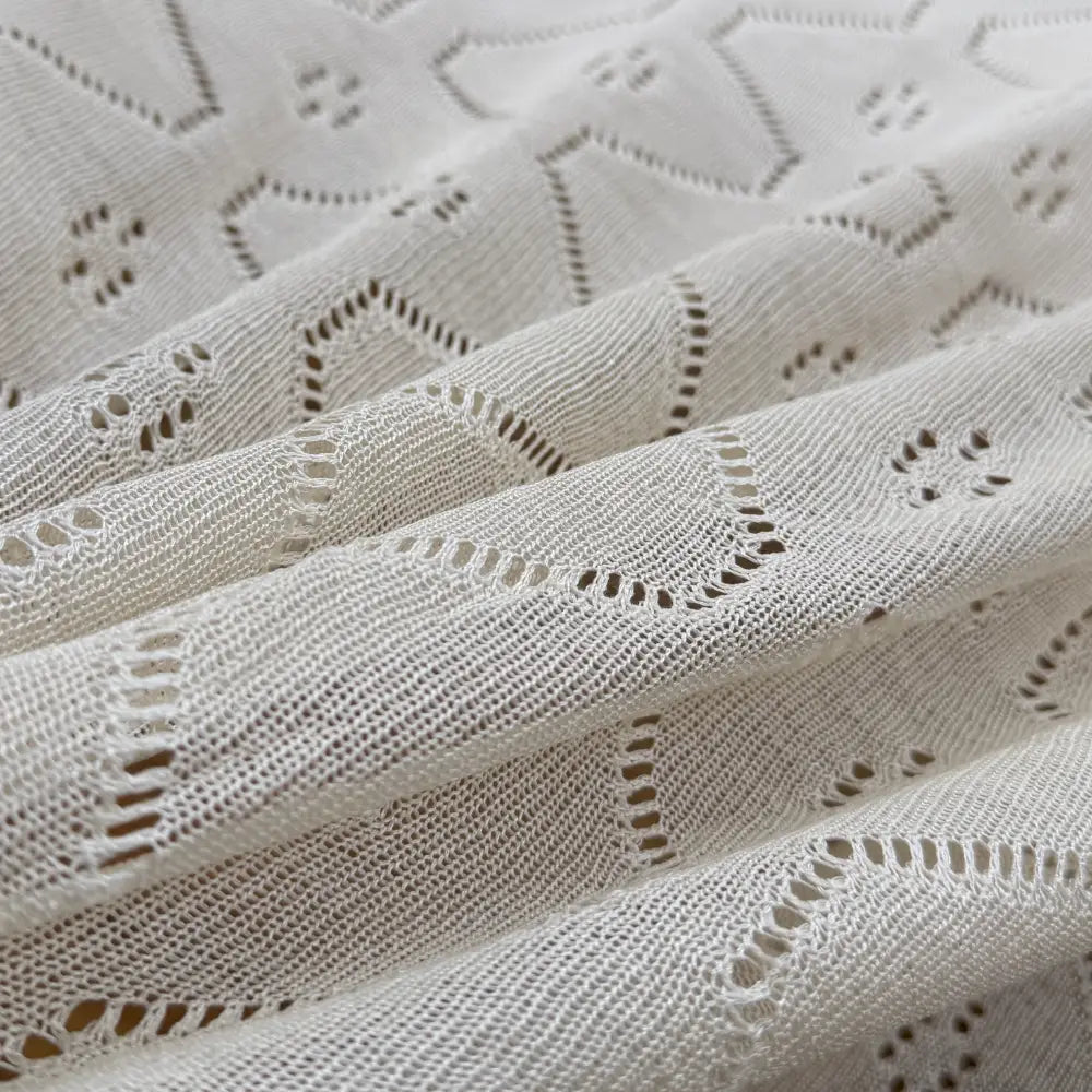 סריג קרושה עדין עם טקסטורה מחוררת