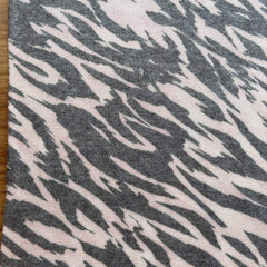 סריג ג'רסי אבסטרקט אפור שמנתי