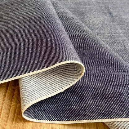 ג'ינס יפני כחול כהה